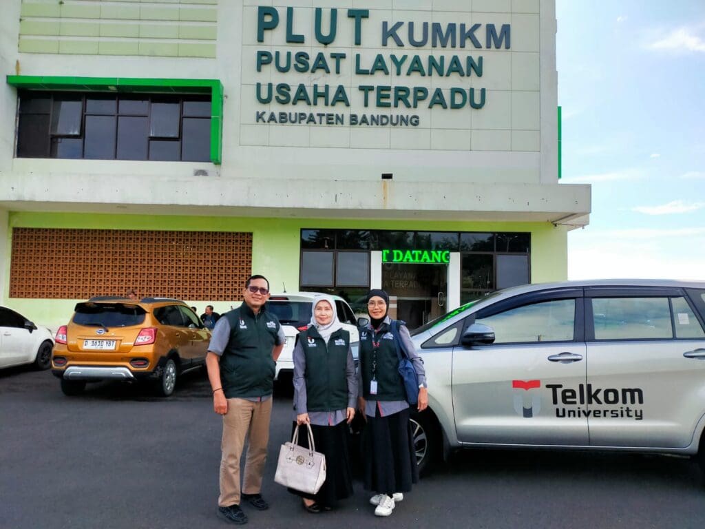 CoE melakukan kunjungan industri Pusat layanan Usaha Terpadu